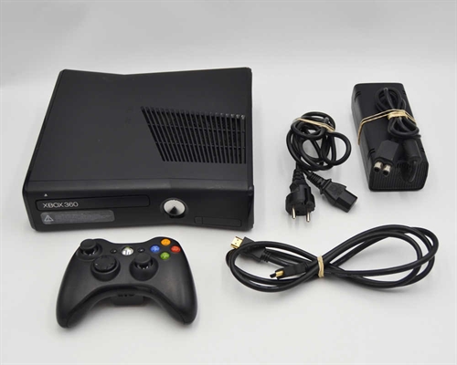 XBOX 360 Slim Konsol - Sort 4GB - SNR 533503213805 (B Grade) (Genbrug)